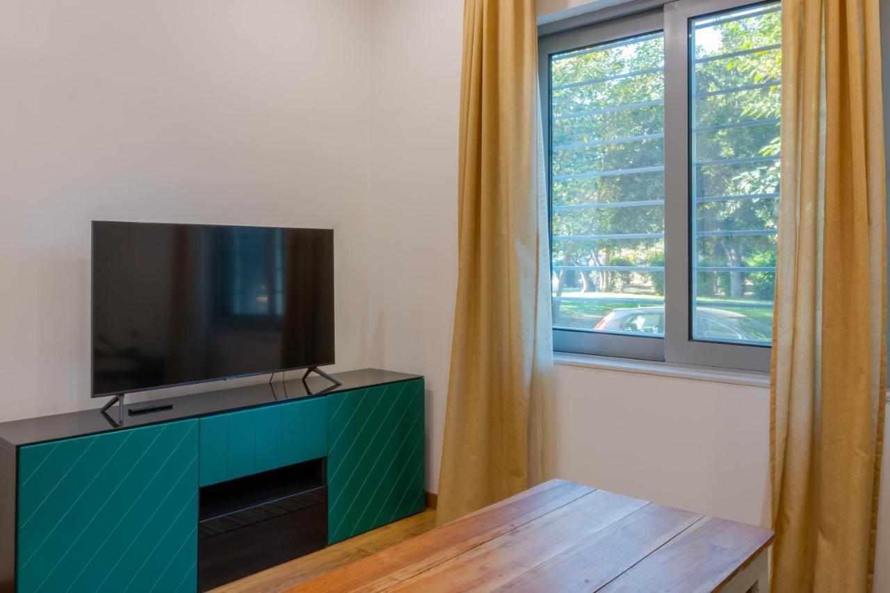 Academia Apartments By The Park Атина Екстериор снимка